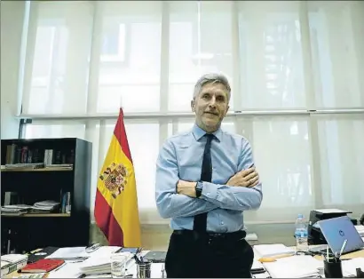  ?? KIKO HUESCA / EFE ?? Fernando Grande-Marlaska en una imagen tomada en su despacho el mes pasado