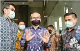  ?? SALMAN TOYIBI/JAWA POS ?? SUPERVISI: Wakil Ketua KPK Alexander Marwata (tengah) didampingi Deputi Penindakan KPK Karyoto (kanan) dan Direktur Tipikor Bareskrim Mabes Polri Brigjen Pol Djoko Poerwanto (kiri) di gedung KPK, Jakarta, kemarin (11/9).