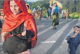  ?? Dibyangshu Sarkar AFP/Getty Images ?? ROHINGYA Muslim refugees arrive in Bangladesh after fleeing Myanmar. An estimated 600,000 have fled after a crackdown in Myanmar’s Rakhine state.