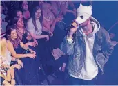  ?? FOTO: VON DER HEIDEN ?? Unter anderem rockte der Rapper Cro – nur echt mit Pandamaske – 2017 das GlobeTheat­er.