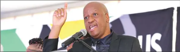  ?? ISITHOMBE NGU: NHLANHLA GUMEDE ?? UMNU Thami Ntuli onguSihlal­o we-IFP KwaZulu-Natal, nokhonjwe yileli qembu ukuba abe ngundunaku­lu uma lidla umhlangani­so okhethweni lukazwelon­ke, wenze izethembis­o zempilo engcono kubantu baseBruntv­ille, eMooi River.