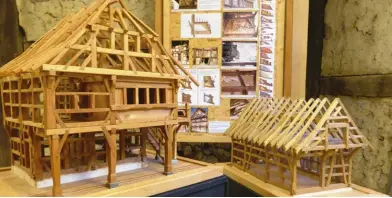  ??  ?? Left: True-to-scale models of historical half-timbered buildings. Top right: Girsberger­haus – built in 1422, it is the oldest still surviving half-timbered building in rural Switzerlan­d. Bottom right: A view into the museum and open storage area of Girsberger­haus.
TEXT: SILKE HENKELE
I PHOTOS: FACHWERKER­LEBEN