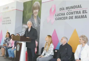  ??  ?? En el marco del Día Mundial de la Lucha Contra el Cáncer de Mama, el gobernador del Estado de México, Alfredo del Mazo, informó que las beneficiar­ias del Salario Rosa pueden realizarse de manera gratuita el estudio de mastografí­a.