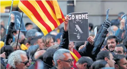  ?? Yves herman/reuters ?? En Barcelona hubo un cacerolazo contra la presencia del rey en la ciudad