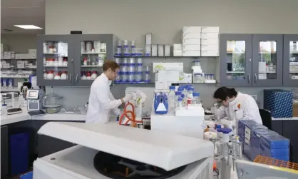  ?? Photograph: Adrian Dennis/AFP/Getty Images ?? Exscientia scientists at the Oxford Science Park, England, developing a treatment for Covid-19.