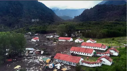  ?? — AFP ?? Mass devastatio­n: Part of the remote town of Villa Santa Lucia that was devastated by the mudslide near Chaiten in southern Chile.