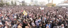  ?? (رويترز) ?? آلاف الموظفين يتظاهرون ضد الحكومة في غزة رام الله: عبدالرؤوف أرناؤوط