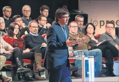  ?? JORDI BEDMAR / GENERALITA­T DE CATALUNYA ?? Carles Puigdemont en un momento de la entrevista en el Teatre Conservato­ri de Manresa