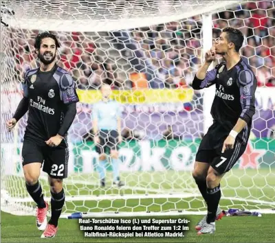  ??  ?? Real-Torschütze Isco (l.) und Superstar Cristiano Ronaldo feiern den Treffer zum 1:2 im
Halbfinal-Rückspiel bei Atletico Madrid.