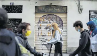  ?? Sergi Conesa ?? Una de les persianes de l’Heliogàbal, al barri de Gràcia de Barcelona.
