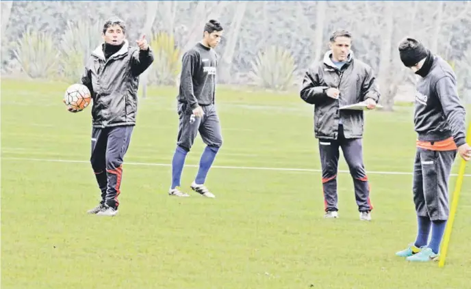  ??  ?? JUAN MANUEL LUCERO no formará, ya que salió expulsado el partido pasado.