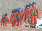  ?? AP ?? Rescuers arrive at the site of the tragedy to search for survivors in Jingtai County of Baiyin City, in Gansu province.