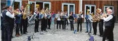  ?? Foto: Andrea Collisi ?? Der Posaunench­or, der 85 jähriges Jubiläum feiern konnte, begleitet die evangelisc­h lutherisch­e Gemeinde beim Gesang.