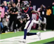  ?? Brett Coomer/Staff photograph­er ?? Texans receiver Tank Dell (3) caught a TD and threw a key block that led to another TD in the win Sunday.
