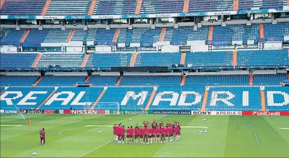  ?? CURTO DE LA TORRE / AFP ?? La inmensidad del Bernabeu espera a un Atlético de Madrid que se conjuró ayer para acabar con la maldición europea ante los blancos