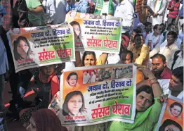  ?? — BUNNY SMITH ?? Members of All India Kisan Khet Mazdoor Congress under the leadership of Nana Patole during their Sansad Gherao Andolan in support their various demands at Jantar Mantar in New Delhi on Tuesday.