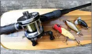  ?? NWA Democrat-Gazette/FLIP PUTTHOFF ?? Classic lures that still catch bass today include Bass Oreno (from left), Crazy Shad and Jitterbug. They’re shown here with an Ambassadeu­r 5000 C reel the author bought used in 1976 that’s still in use. The rod is a Lew’s Speed Stick with pistol grip handle purchased new the same year.