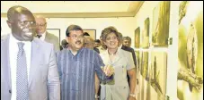  ?? ANSHUMAN POYREKAR/HT PHOTO ?? (L to R) Kenyan high commission­er Willy Bett, Mukul Wasnik and Yash Birla at the exhibition on Friday.