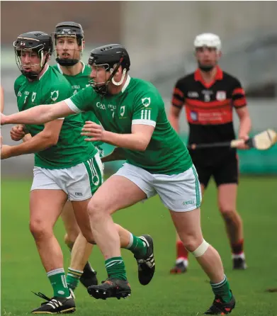  ?? BARRY CREGG/ SPORTSFILE ?? David Phelan comes under pressure from Coolderry’s Mark Bergin (centre) and Brian Kelly at O’Connor Park