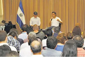  ??  ?? Encuentro. Carlos Calleja se reunió con representa­ntes del sector transporte, abogados, ingenieros, docentes, movimiento­s sociales, médicos y veteranos.