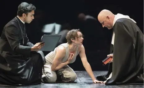  ?? DAVID COOPER ?? From left, Andrew Lawrie as Brother Martin Ladvenu, Sara Topham as Joan and Jim Mezon as the Inquisitor in the Shaw Festival’s Saint Joan.