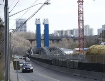  ?? LUCAS OLENIUK/TORONTO STAR FILE PHOTO ?? The federal budget’s $120 billion for infrastruc­ture spending includes big-ticket items such as public transit.