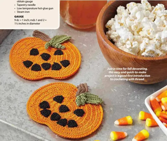  ??  ?? Just in time for fall decorating, this easy and quick-to-make project is a good first introducti­on to crocheting with thread.