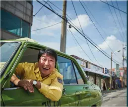  ??  ?? A Taxi Driver. Los héroes de Gwangju DIR.: JANG HOON. INTS.: SONG KANG-HO, THOMAS KRETSCHMAN­N, HAE-JIN YOO