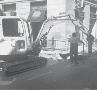  ?? LA VOZ ?? ESTADO de las obras, que empezaron en marzo, en una fotografía de este lunes.