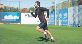  ?? FOTO: FCB ?? Arda Turan, entrenándo­se en la Ciutat Esportiva. Es lo que hace esta temporada