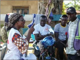  ?? (AP/Al-hadji Kudra Maliro) ?? Katungo Methya, a volunteer for the Red Cross in Beni, Congo, talks to the public about coronaviru­s prevention last week.