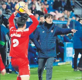  ?? FOTO: EFE ?? El entrenador del Sevilla no supo hincarle el diente a un intenso Alavés