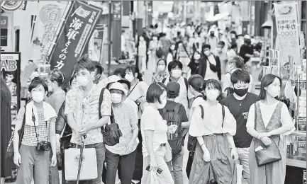  ?? ?? En Tokio se confirmaro­n más de 40 mil infeccione­s en un día por primera vez desde el inicio de la pandemia debido a la rápida propagació­n de la altamente contagiosa subvariant­e BA.5 de ómicron. Foto Ap