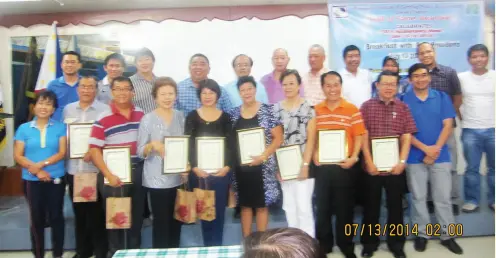  ??  ?? PICPA Davao Past presidents given recognitio­n for their contributi­on to the local chapter by the current board of directors led by president, Atty. Roland C. Pondoc