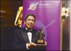  ??  ?? SBC president and CEO Alfonso Salcedo receives the award in London.