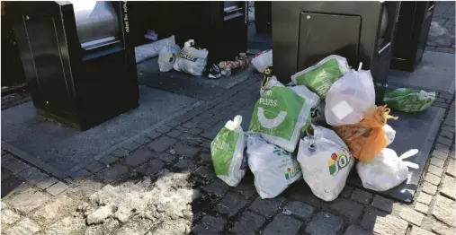  ?? FOTO: PEER L. ANDREASSEN ?? IKKE PENT: I dette innlegget etterspør Lars Backer om hva ssom skal skje med steder i sentrum som ikke tar seg pent ut. Dette bildet er fra 2. påskedag, som også Backer kommentere­r.