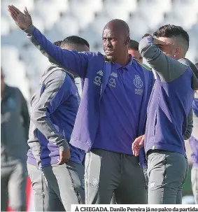  ??  ?? À CHEGADA. Danilo Pereira já no palco da partida