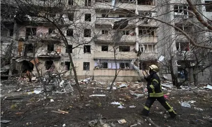  ?? ?? The aftermath of a Russian air strike in Kyiv. Photograph: Genya Savilov/AFP/Getty Images