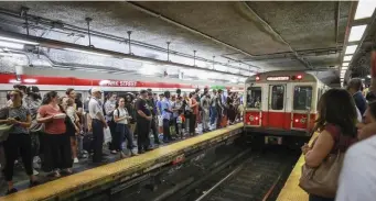  ?? NICOLAUS CZARNECKI / HERALD STAFF ?? PACKED ALREADY: Red Line passengers wait for an incoming train at Park Station on Wednesday and, below, commuters enter the Kendall Station, which is expected to see a doubling of foot traffic by 2040.