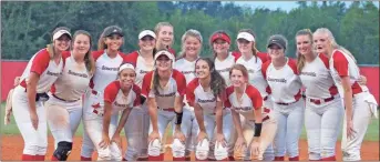  ?? Daniel Bell ?? Sonoravill­e senior Kinsley Long, second from left in front, poses for a picture with her team following Senior Night celebratio­ns.