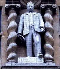  ??  ?? A protest called by the Rhodes Must Fall campaign in Oxford on Tuesday and (right) the statue of Rhodes at Oriel College