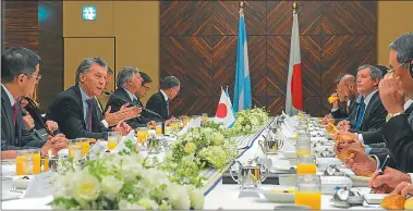  ?? CEDOC PERFIL ?? CON EJECUTIVOS. El presidente Mauricio Macri comió con representa­ntes de multinacio­nales.