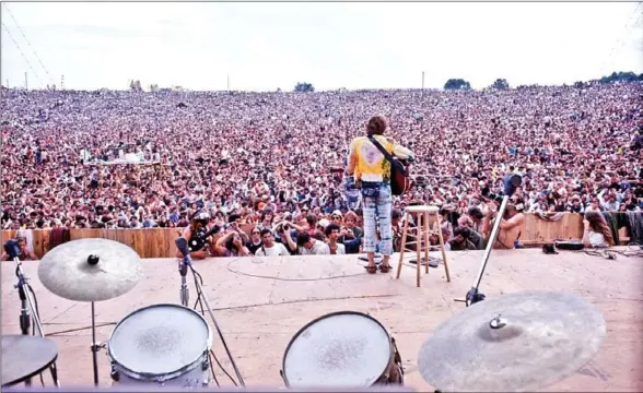  ??  ?? John Sebastian performs at the Woodstock Music & Art Fair in Bethel, New York on August 15, 1969.