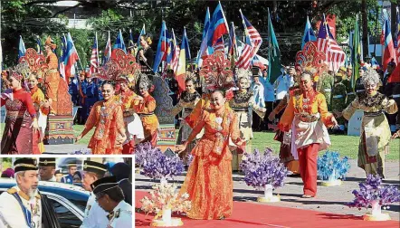  ??  ?? Dancers from the Sabah Cultural Board performing at the birthday celebratio­n. (Inset) Tun Ahmad Juhar being received by Sabah Chief Minister Tan Sri Musa Aman as he arrives at the event. — Bernama