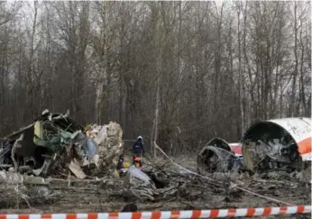  ?? NATALIA KOLESNIKOV­A/AFP/GETTY IMAGES ?? Russian rescuers inspect the wreckage of the Polish Tupolev aircraft that crashed on April 10, 2010 near Smolensk.