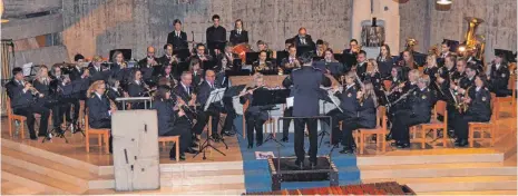  ?? FOTO: SONJA NIEDERER ?? Einen weiten musikalisc­hen Bogen spannte die Stadtkapel­le beim Adventskon­zert in der Marienkirc­he.