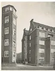  ?? ?? Am Golzheimer Platz sind noch Backstein-Häuser erhalten (um 1928).