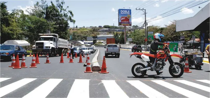  ?? La ampliación del puente sobre el río Virilla en el cruce entre la Uruca y Jardines del Recuerdo, es unas de las pocas obras que este Gobierno concluyó con éxito. Los precandida­tos del PLN consideran que los problemas en infraestru­ctura se intensific­aron  ??