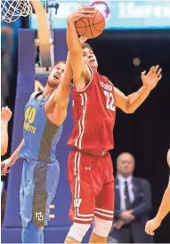  ?? JEFF HANISCH / USA TODAY SPORTS ?? Ethan Happ (right), who is averaging 9.5 rebounds per game this season, is helping the Badgers control the glass so far.