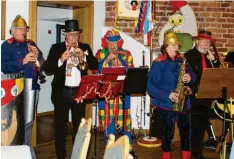  ?? Fotos: Glonner ?? Im Ritter-Orchester musizieren (von links): Claus Palm, Gerd Haldenmayr, Hermann Förschner, Heidi Palm und Leonhard Hämmerle.